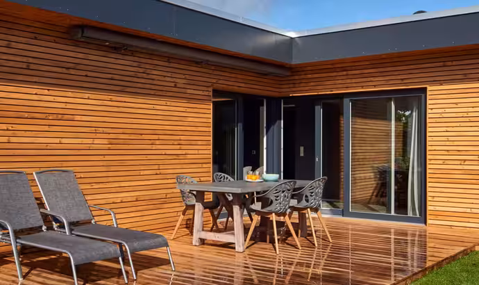 GEALAN S 9000 pakeliamos-nustumiamos durys jau ir ACRYLCOLOR