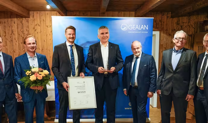 Feierliche Übergabe: GEALAN erhält FLG-Oscar als bester Lieferant