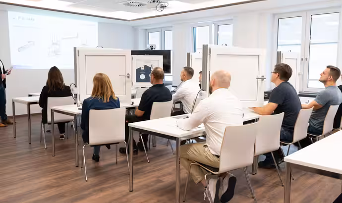 Seminare zu Cybersecurity, Fenstermontage, Premium-Oberfläche: GEALAN ACADEMY mit echten Highlight