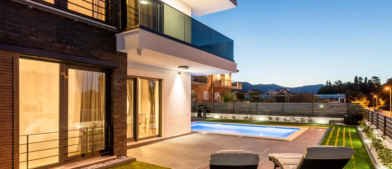 1250x540_modern_house.jpg