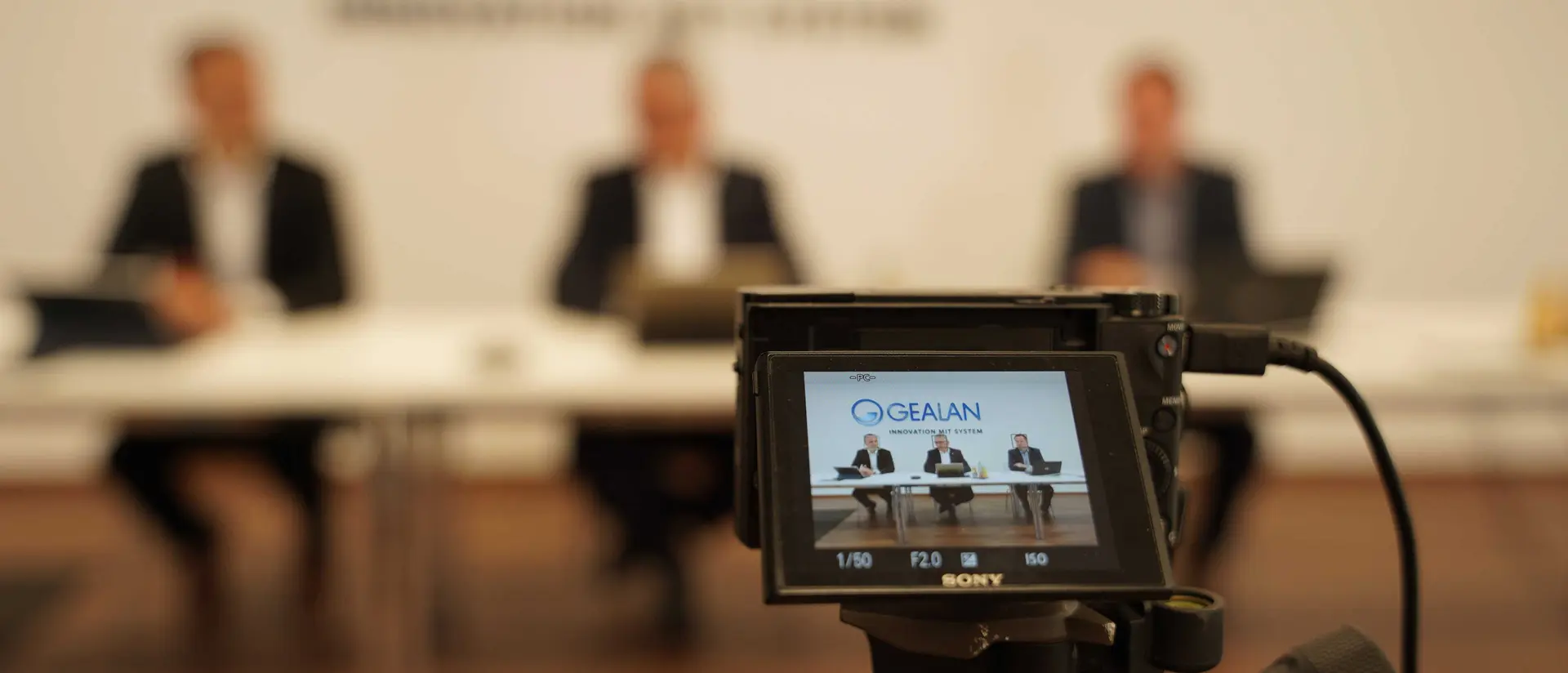 _Header-GEALAN-Presserunde-Podium.jpg